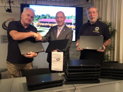 ÖJC übergibt Laptops an Lions Club Wien