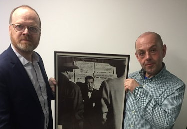 Journalisten Barry McCaffrey und Trevor Birney