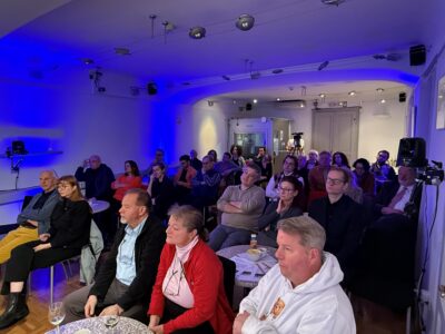 Publikum beim Talk "Truth Engine" im ÖJC