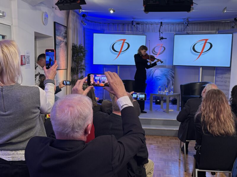 Marianna P. wird gefilmt